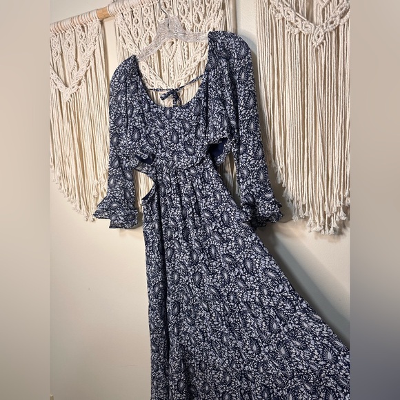 Lulus Dresses & Skirts - Lulu's Navy Floral Long Sleeve Dress